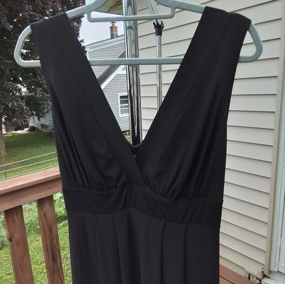 Bisou Bisou black sleeveless V neck long dress with large flower on skirt 20W - Picture 8 of 9